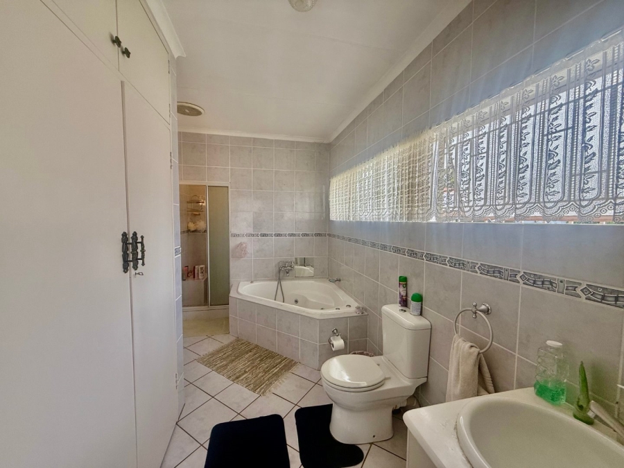 4 Bedroom Property for Sale in Schoemansville North West